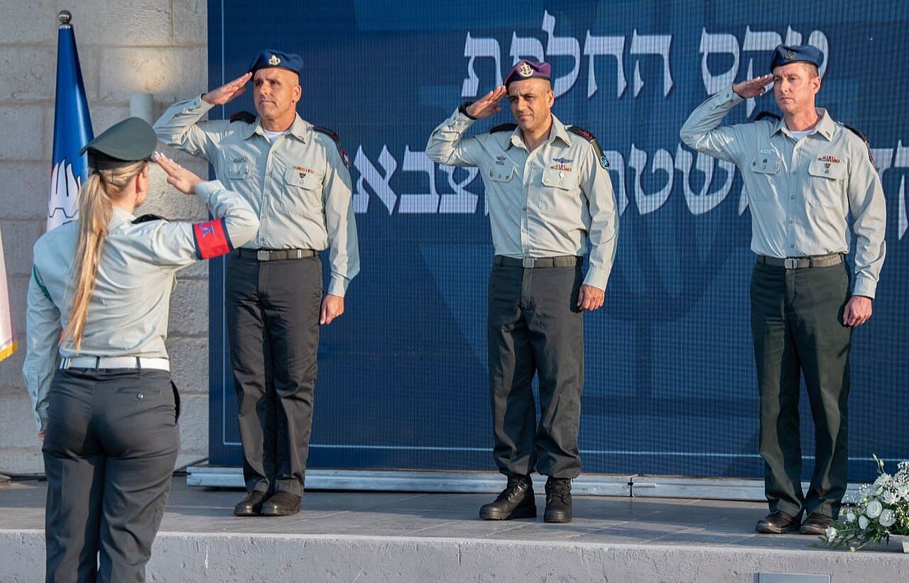 זמיר מקפיא מינויי אלופים עד 2027